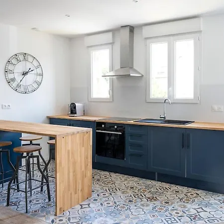 Apartment Triplex De Qualite, Quartier Calme *