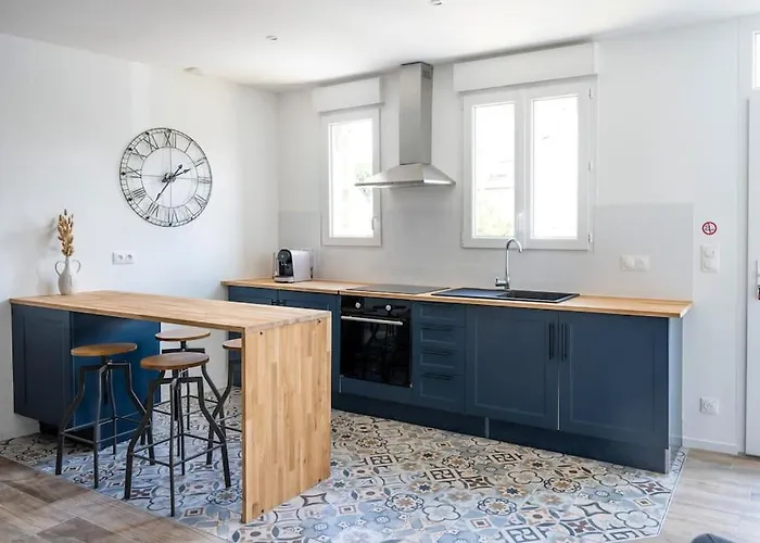 Apartment Triplex De Qualite, Quartier Calme *